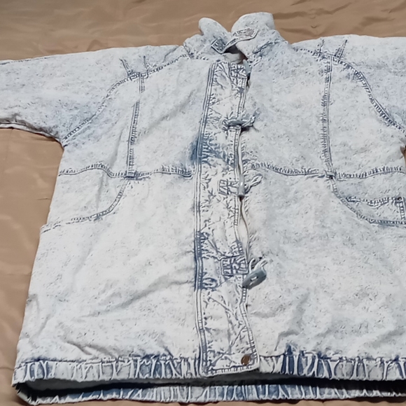 Vintage and Awesome Acid Wash Denim Parka, made by kaotic! - Picture 3 of 13